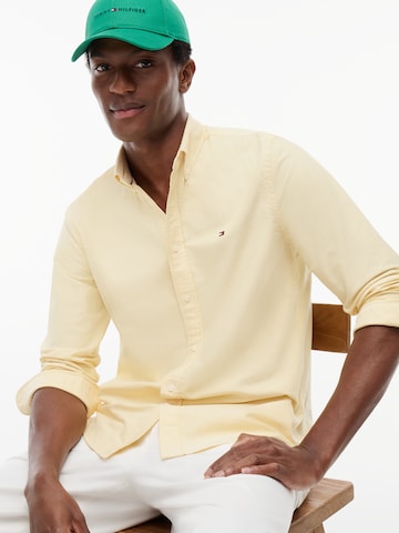 Coupe regular Chemise 'Heritage' TOMMY HILFIGER en jaune