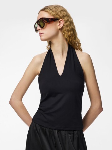 Top di PIECES in nero: frontale