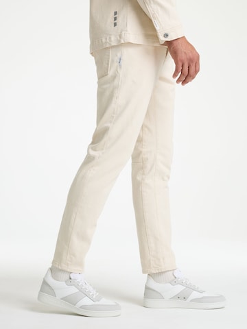Regular Pantalon 'Helyx Current PRO' CHASIN' en blanc