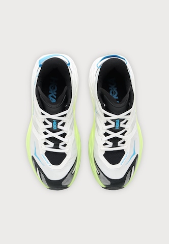 HOKA - Sapatilha de corrida 'SPEEDGOAT 7' em branco