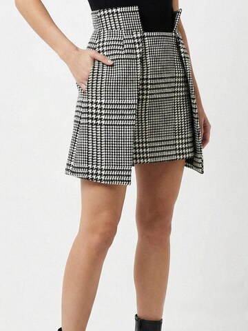 AVENUE N°29 - Falda 'Wrap' en blanco