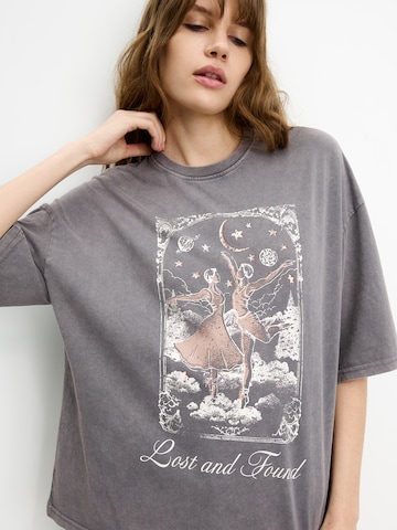 Pull&Bear Koszulka w kolorze szary