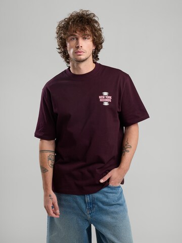 America Today Shirt in Red: front