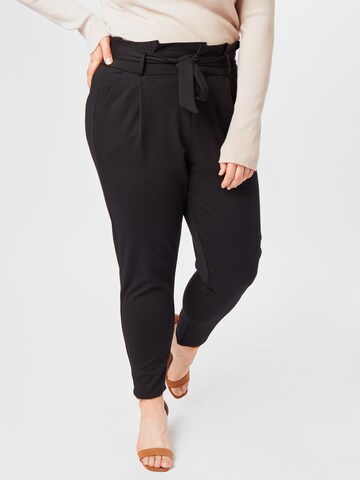 Effilé Pantalon à pince Vero Moda Curve en noir : devant