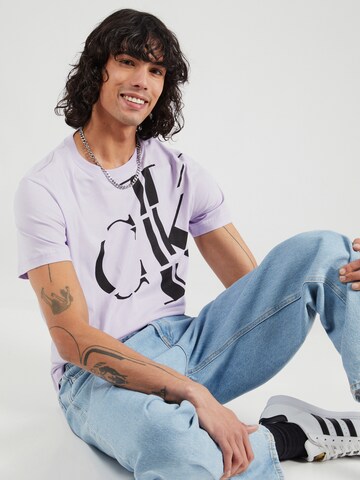 Calvin Klein Jeans T-Shirt in Lila: Vorderseite
