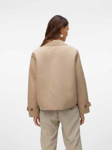 VERO MODA Overgangsfrakke 'VMCHLOEMIA' i beige