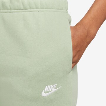 Nike Sportswear Tapered Hose in Grün