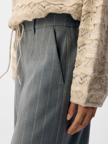 Wide leg Pantaloni 'OBJLISA' di OBJECT in grigio