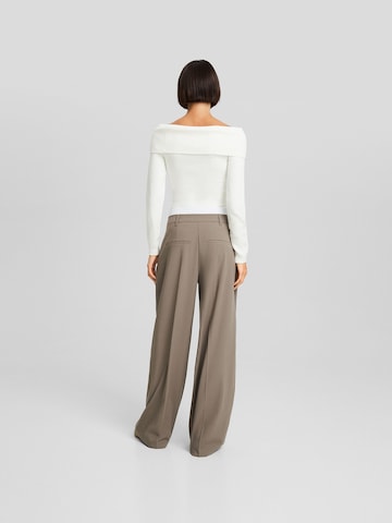 Bershka Wide leg Pleat-front trousers in Brown