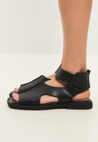 CESARE GASPARI - Sandalias en negro