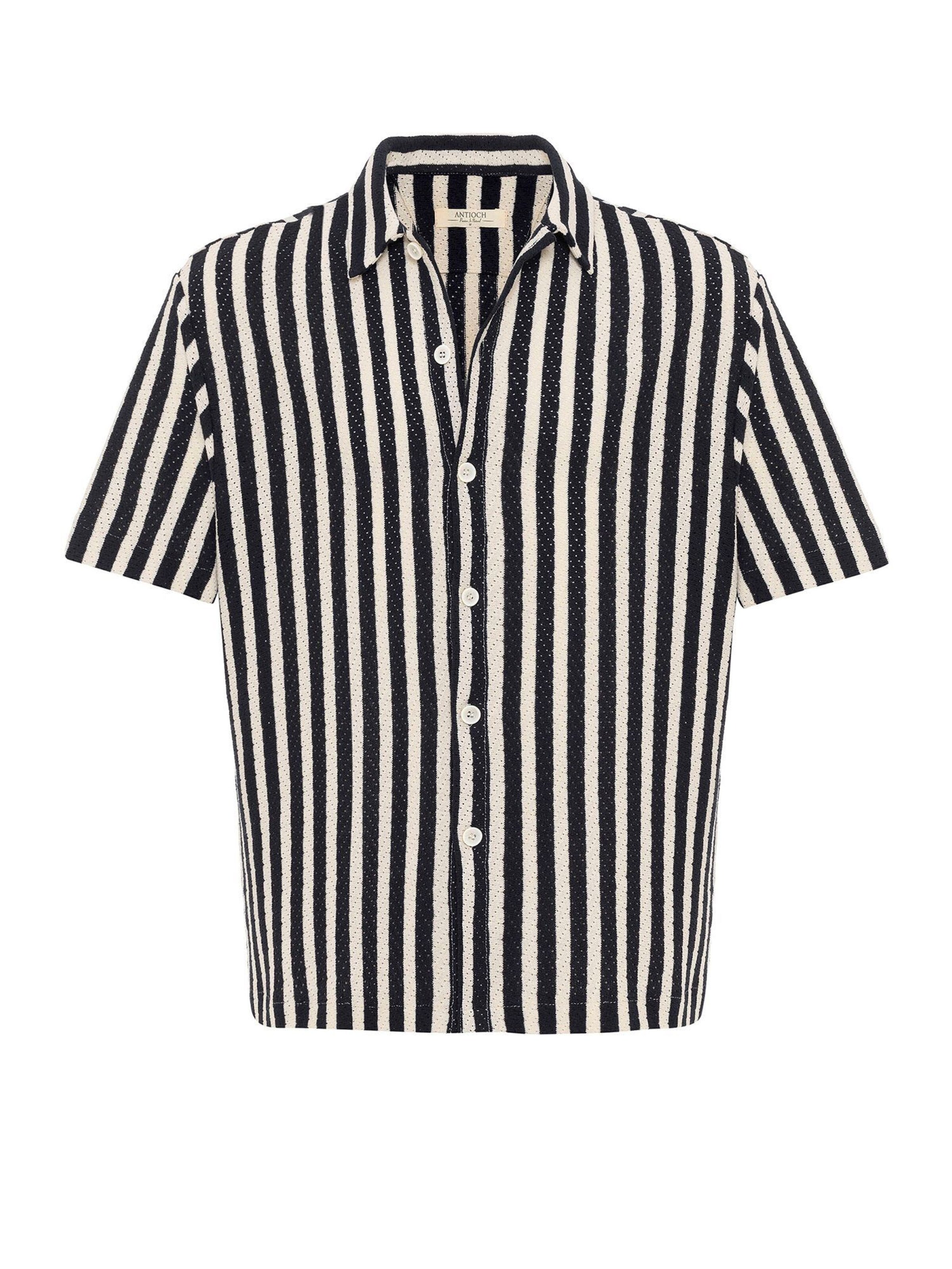 Antioch Πουκάμισο σε μαύρο: μπροστά