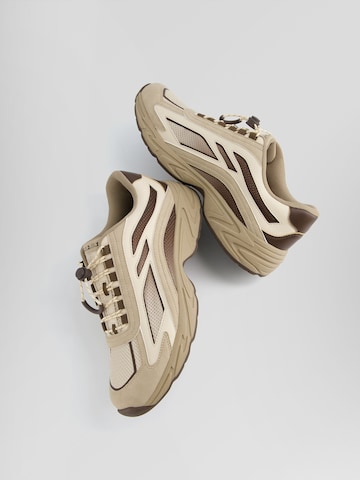 Sneaker bassa di Bershka in marrone