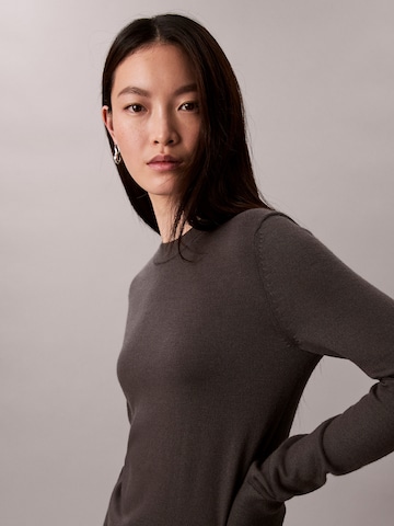Pull-over Calvin Klein en gris