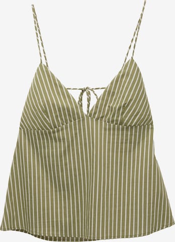 Top de la Pull&Bear pe verde: față