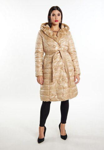 Cappotto invernale di faina in beige: frontale