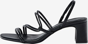 Pull&Bear Remienkové sandále - Čierna
