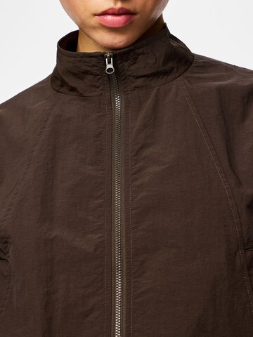 Giacca di mezza stagione 'PCJabina' di PIECES in marrone
