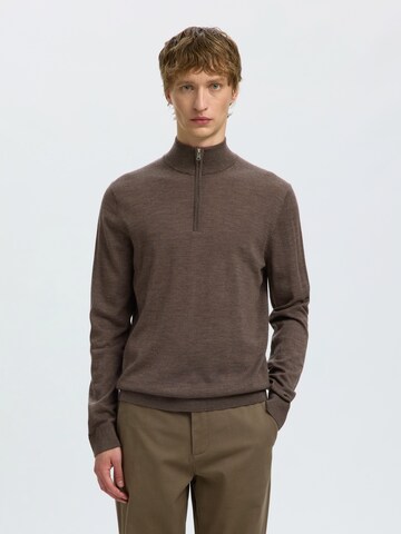 SELECTED Sweater 'SLHTRAY' in Brown: front