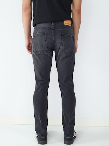 BALMOHK Slimfit Farkut 'IZAN' värissä musta