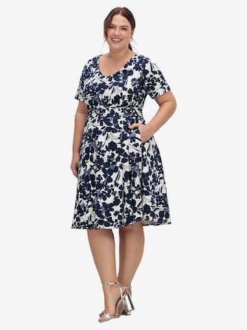 Robe de cocktail SHEEGO en bleu : devant