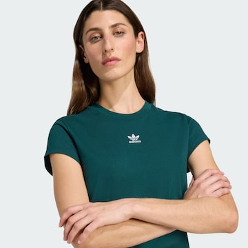 ADIDAS ORIGINALS - Camiseta 'Essentials' en verde