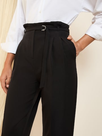 Friends Like These regular Παντελόνι πλισέ σε μαύρο