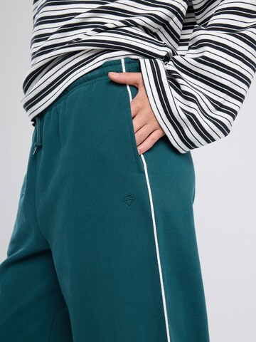 Loosefit Pantalon fonctionnel America Today en vert