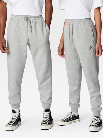 Effilé Pantalon CONVERSE en gris : devant