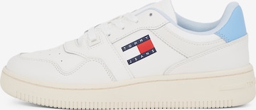 Baskets basses 'Retro  Basket Ess Meg 3A3' Tommy Jeans en blanc : devant