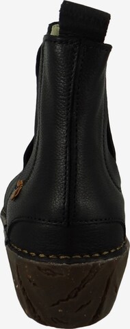 EL NATURALISTA Boots in Black