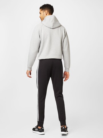 ADIDAS SPORTSWEAR Tapered Παντελόνι φόρμας 'Essentials' σε μαύρο