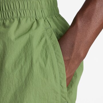 Regular Pantalon de sport 'Castlefield Woven Short 7"' new balance en vert