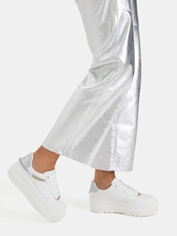 Bershka Sneaker in Weiß: Vorderseite