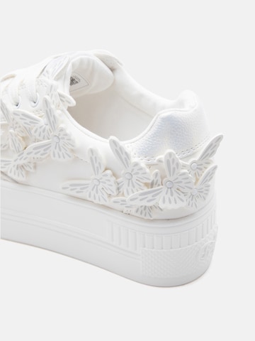 Baskets basses BUFFALO en blanc