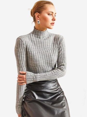 Bianco Lucci Sweater in Grey