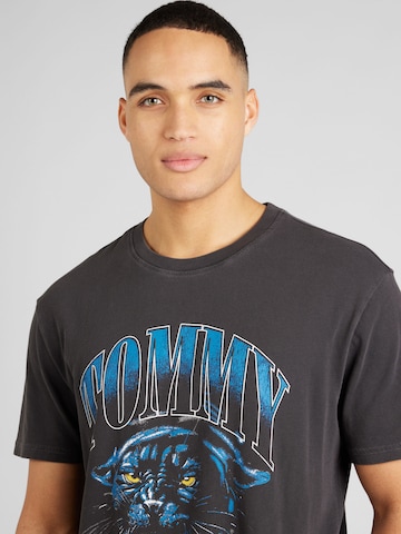 Tommy Jeans Shirt 'COLLEGE TIGER' in Zwart