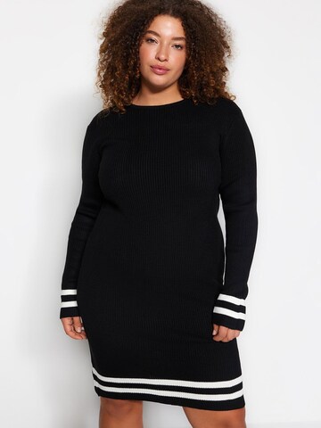 Trendyol Curve Kleid in Schwarz: Vorderseite