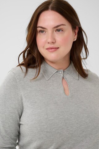 Pull-over 'KCjanna' KAFFE CURVE en gris