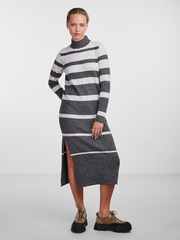 PIECES Knitted dress 'Sesilje' in Grey