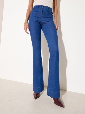 Friends Like These Flared Jeans in Blau
