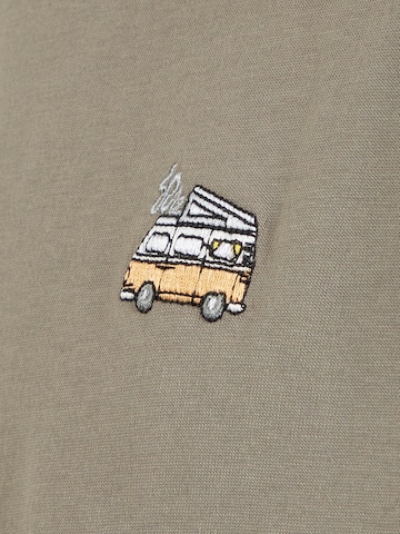 Iriedaily Bluser & t-shirts 'Smokin Van' i grøn