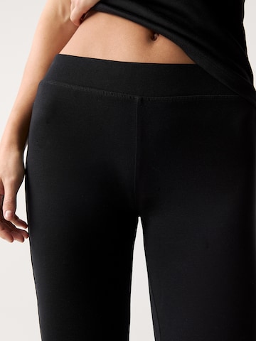 Pull&Bear Flared Leggings in Schwarz