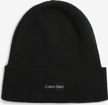 Căciulă de la Calvin Klein pe negru: față