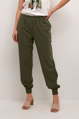 Cream Tapered Pants 'Charlott' in Green: front