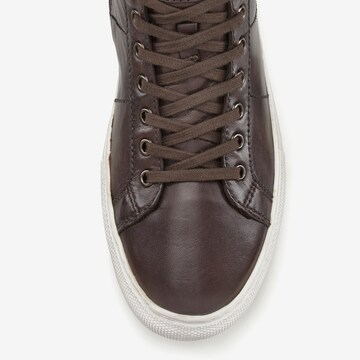 Authentic Le Jogger Sneaker in Braun