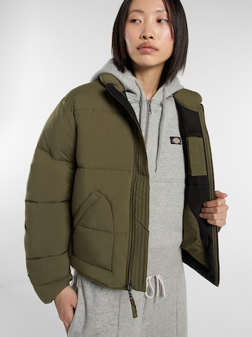 DICKIES Välikausitakki 'Summerdale' värissä vihreä