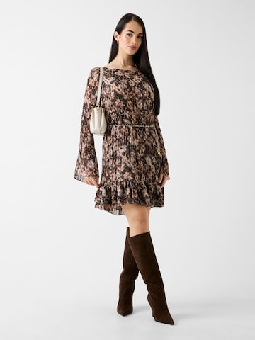 GUESS Mekko 'ILENIA' värissä ruskea