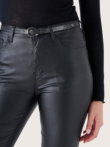 Camomilla Slim fit Traditional pants in Black