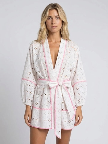 Miss June Kimono 'Kimono Court Windy' in White: front