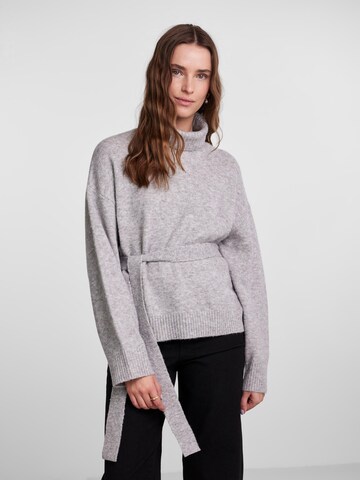 PIECES - Pullover 'JASSY' em cinzento: frente